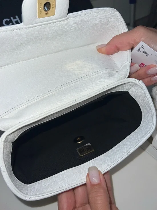 CHANEL White Quilted Top-Handle Shoulder Bag with Gold Hardware - Picture 3 of 7